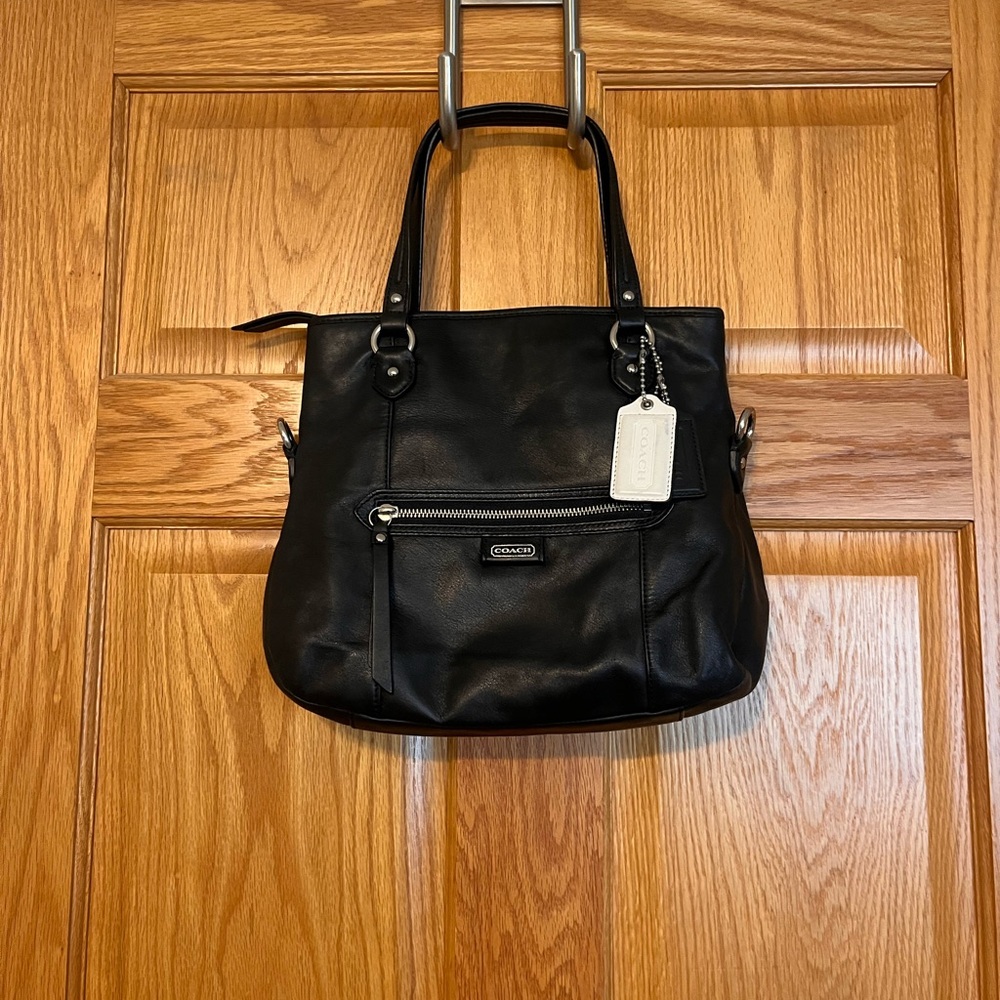 Vintage Coach Black Leather Shoulder Bag